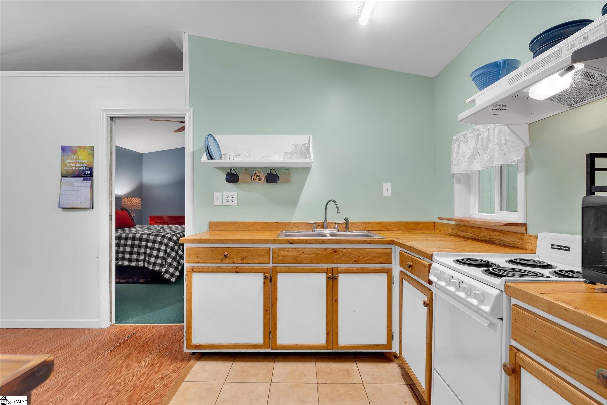 406 Dogwood Drive Tamassee, SC 29686