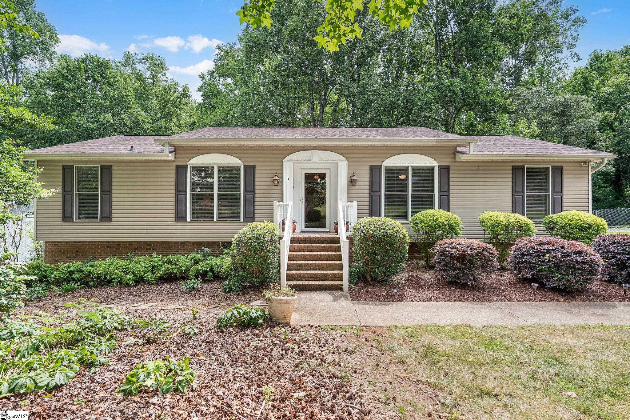 12 E Indian Trail Taylors, SC 29687