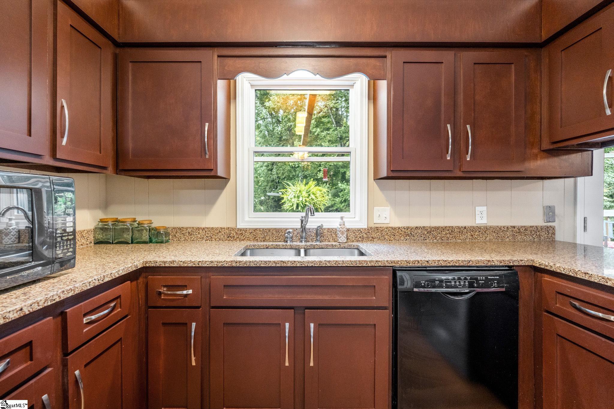 12 E Indian Trail Taylors, SC 29687