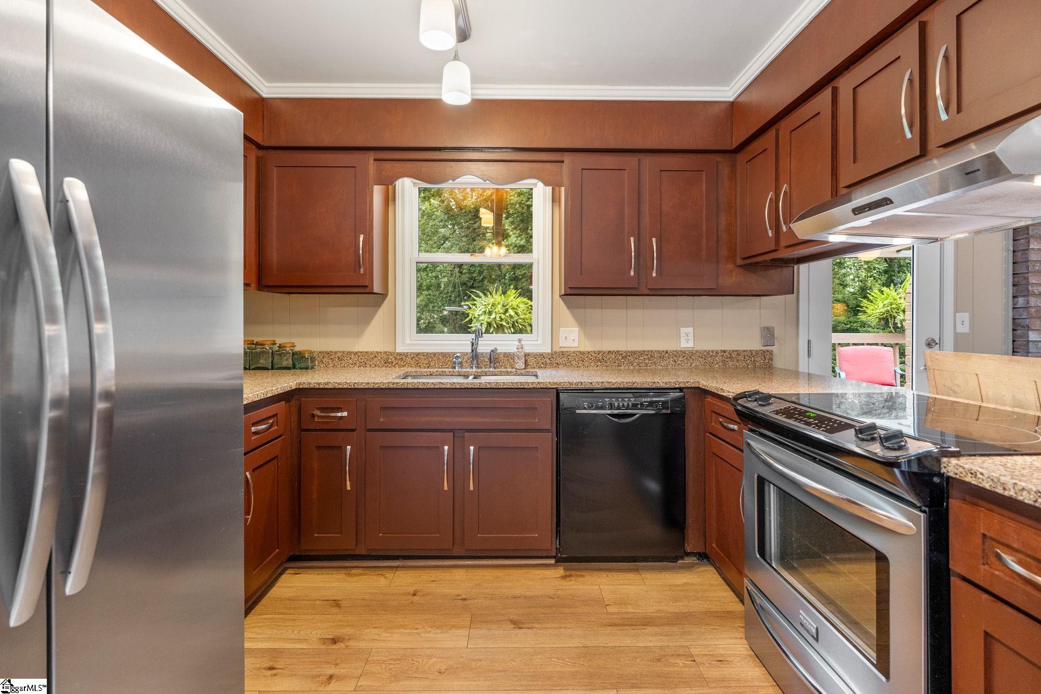 12 E Indian Trail Taylors, SC 29687