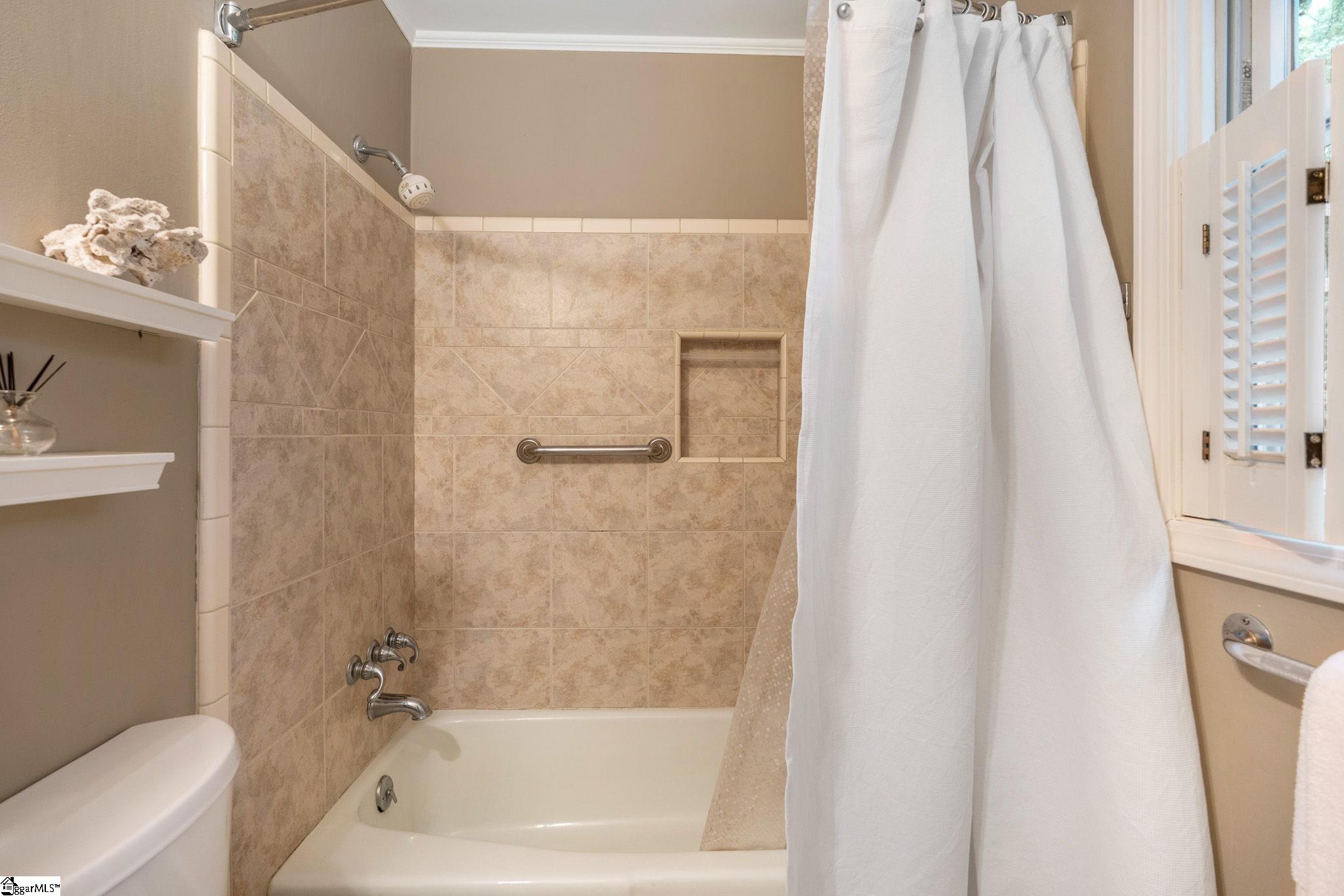 12 E Indian Trail Taylors, SC 29687