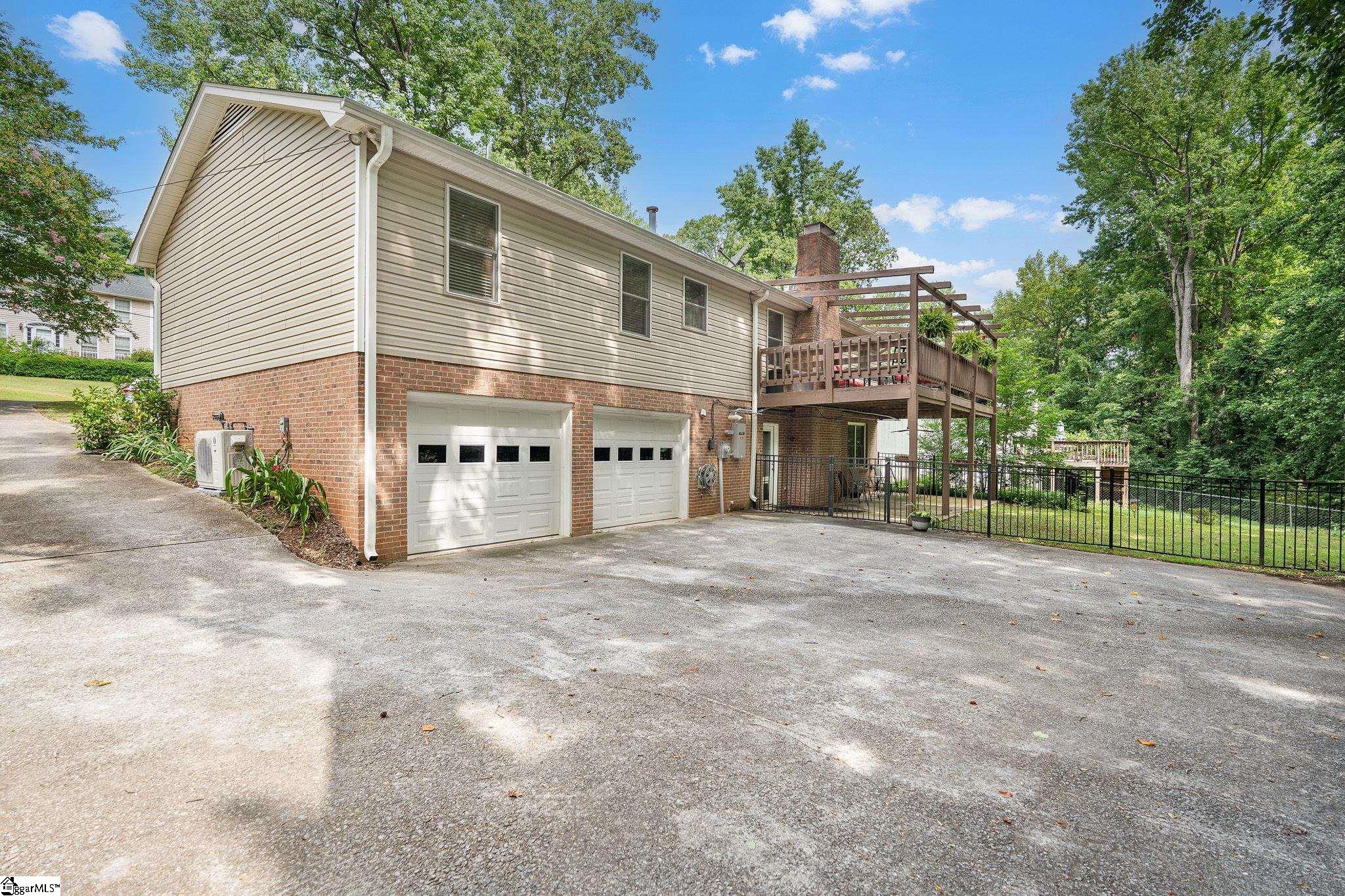12 E Indian Trail Taylors, SC 29687