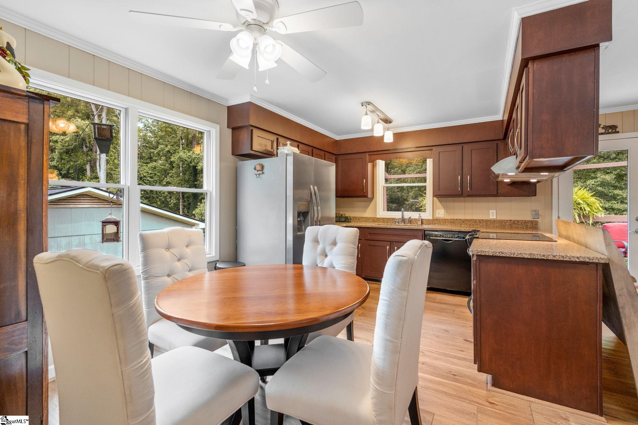 12 E Indian Trail Taylors, SC 29687