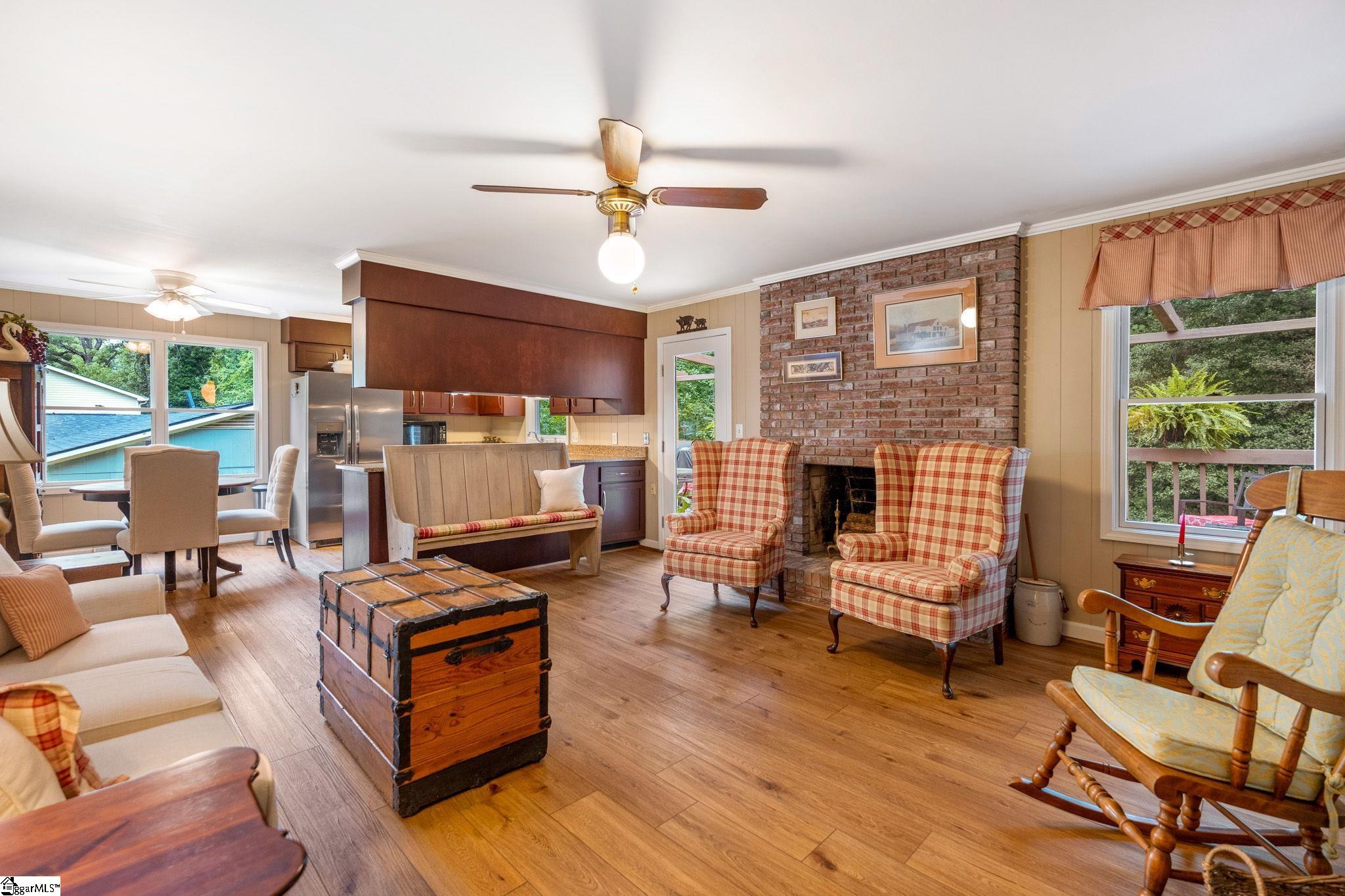 12 E Indian Trail Taylors, SC 29687