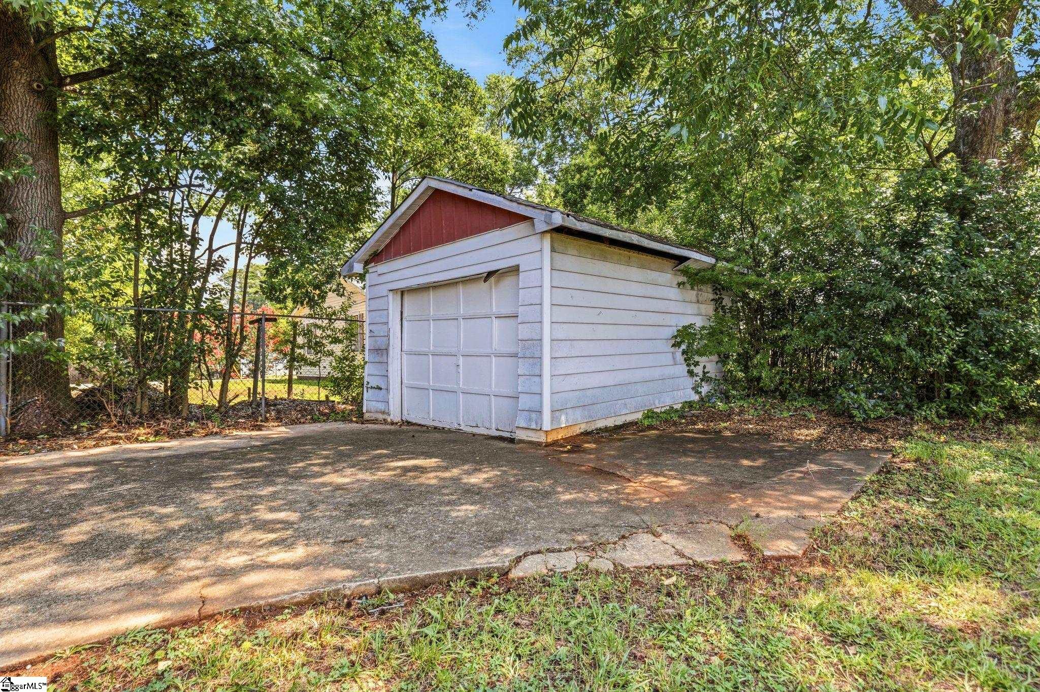 8 Bainbridge Drive Greenville, SC 29611