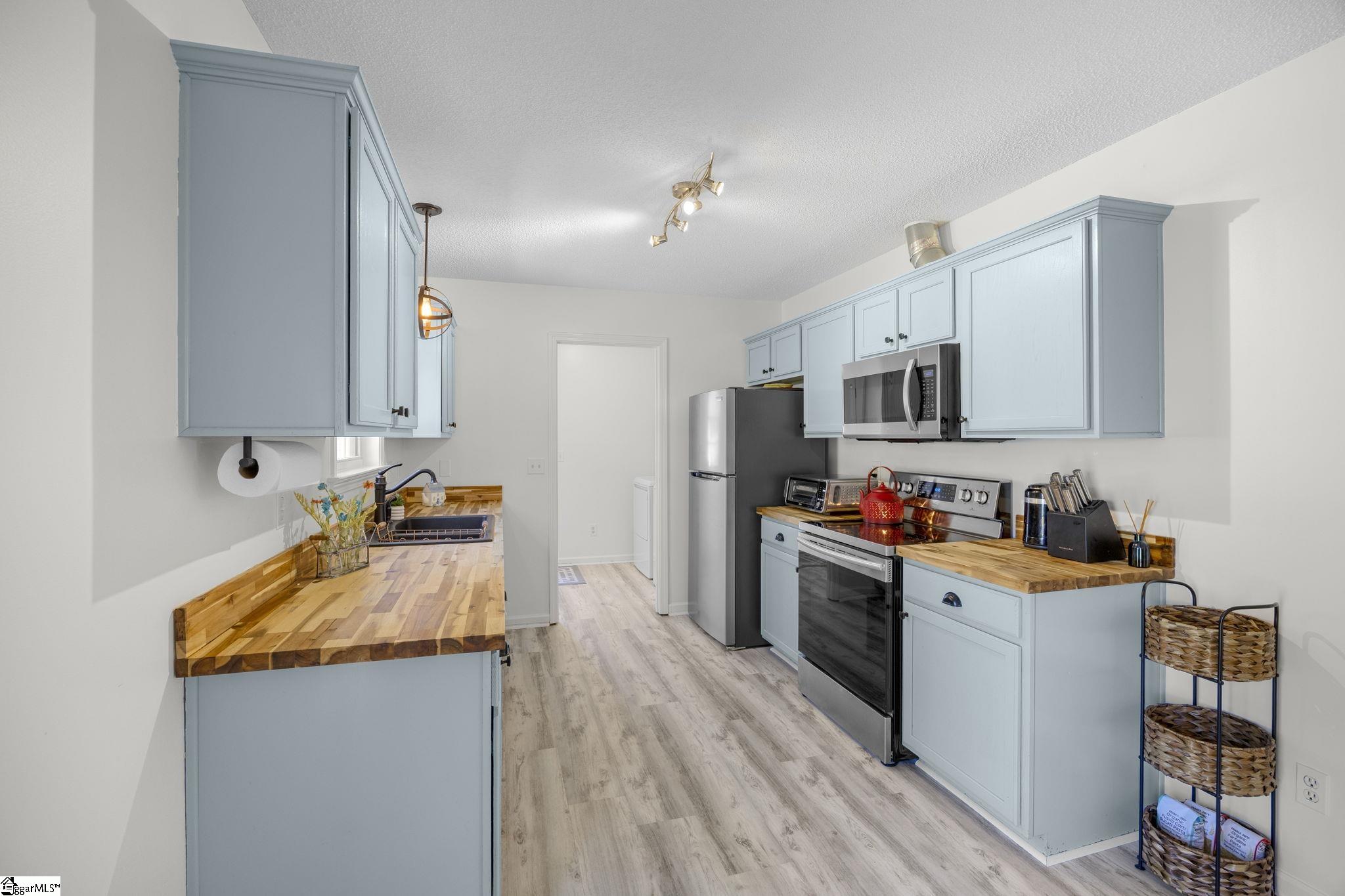 124 E King Road Greer, SC 29651
