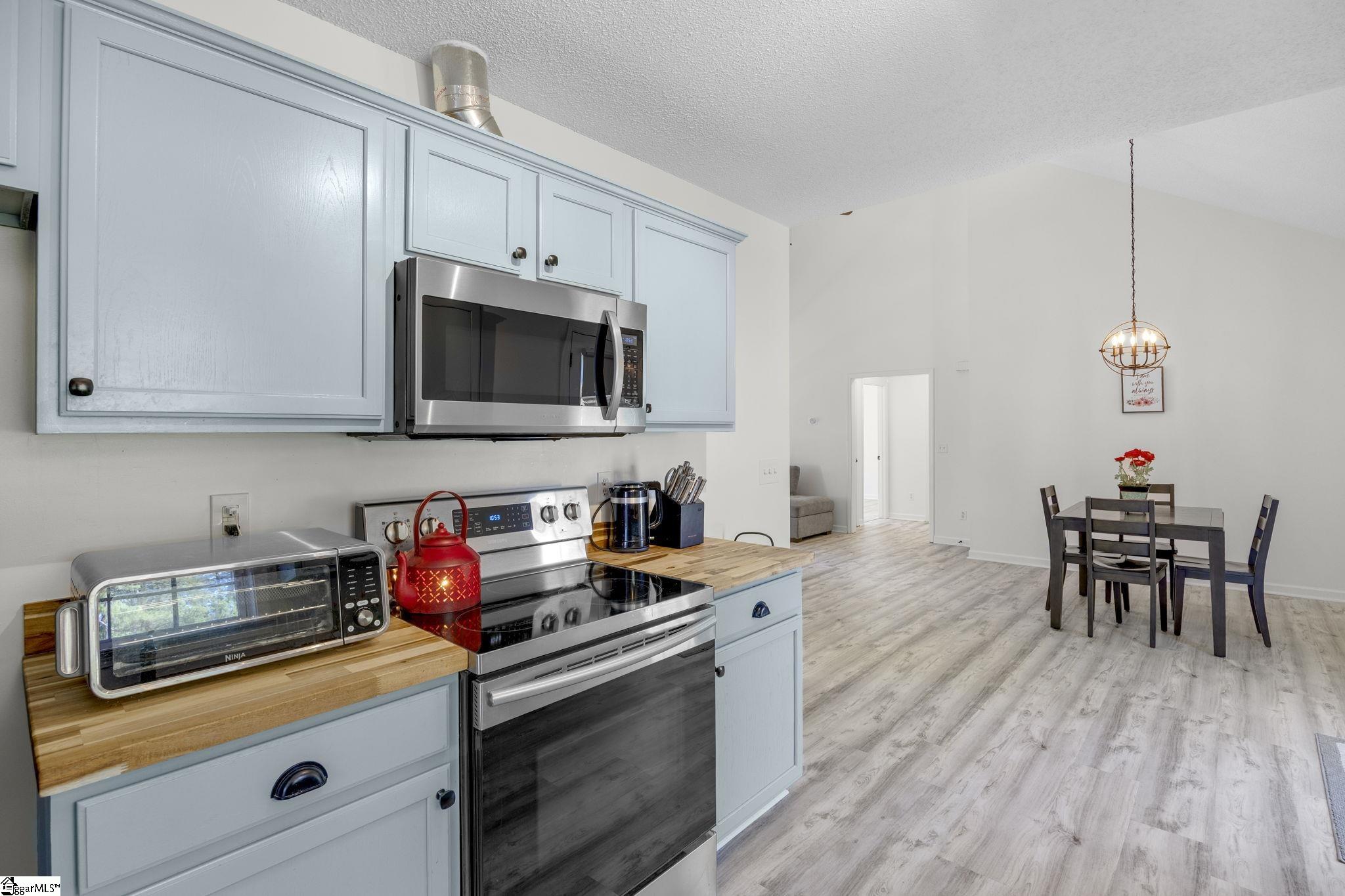 124 E King Road Greer, SC 29651