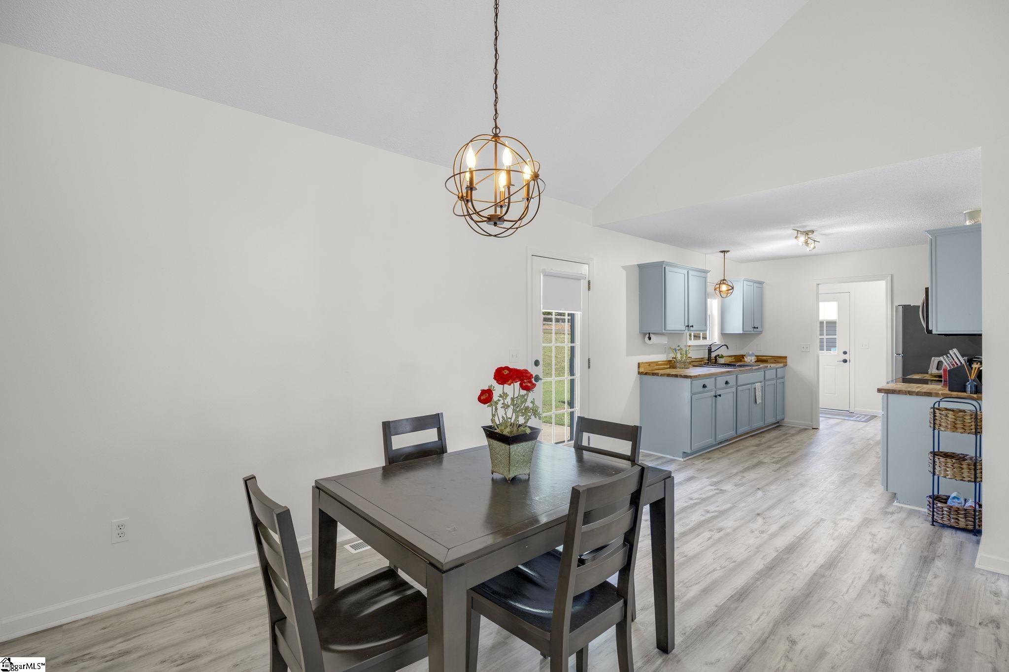 124 E King Road Greer, SC 29651