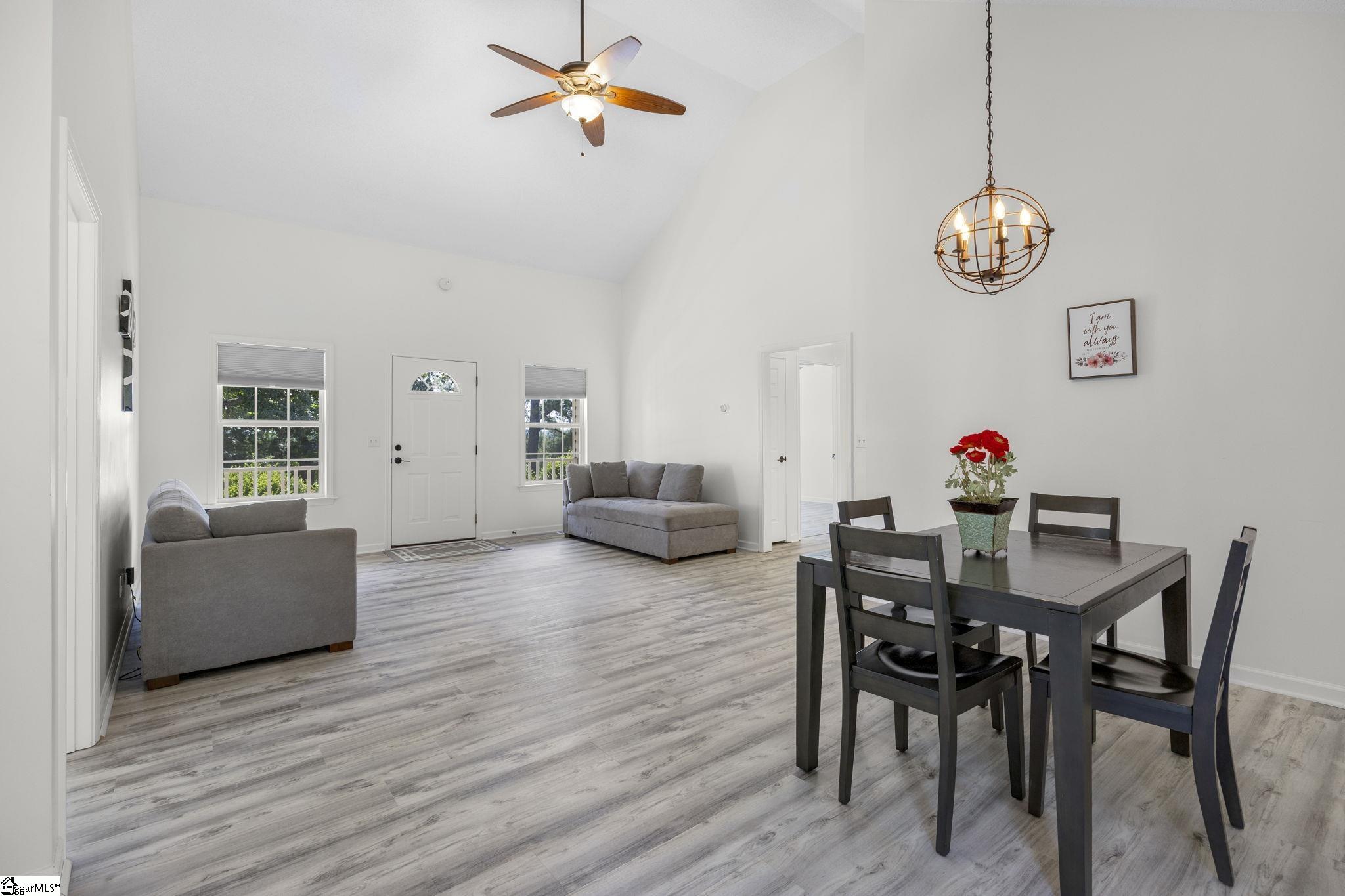 124 E King Road Greer, SC 29651