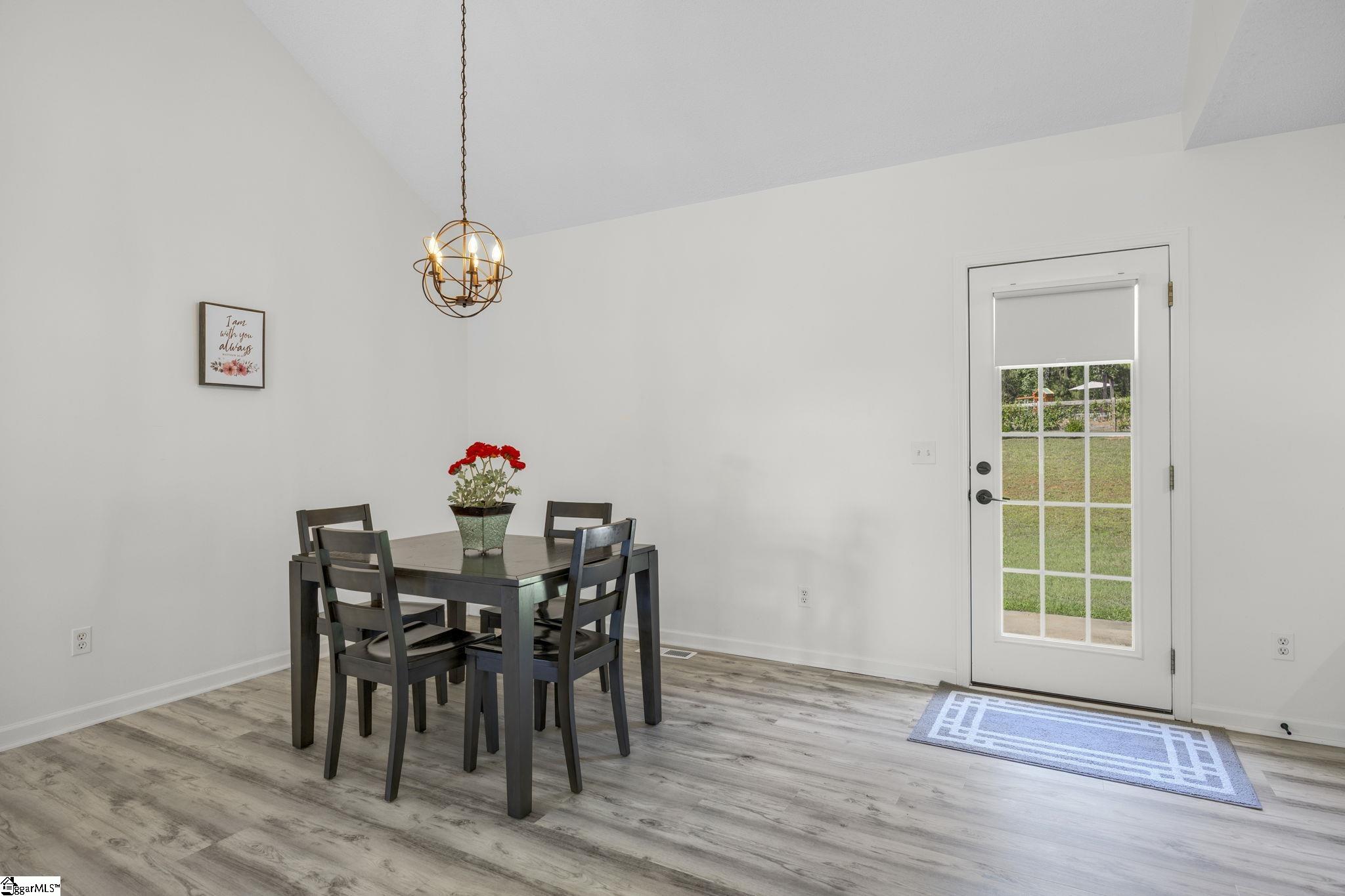 124 E King Road Greer, SC 29651