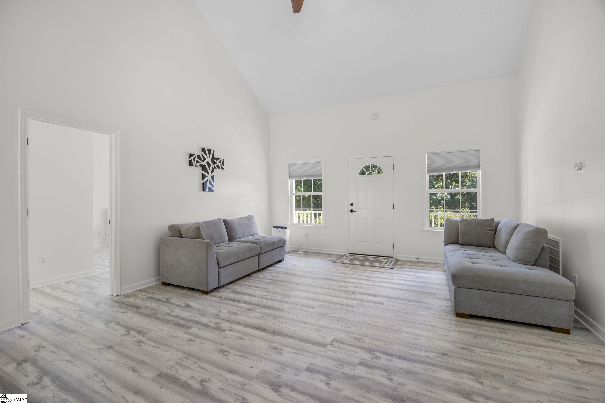 124 E King Road Greer, SC 29651
