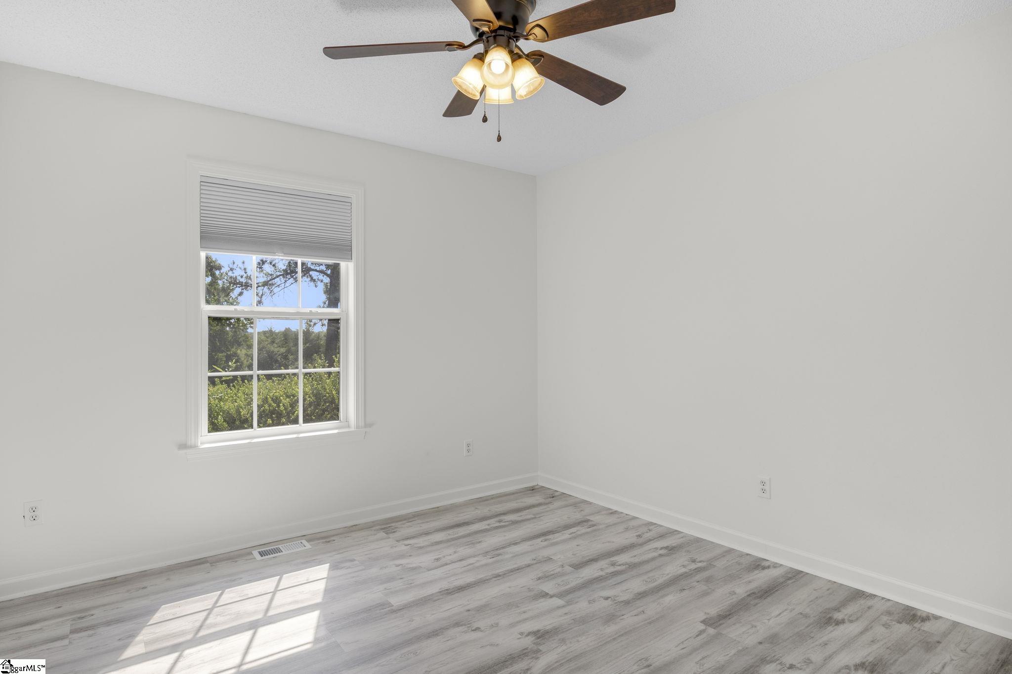 124 E King Road Greer, SC 29651