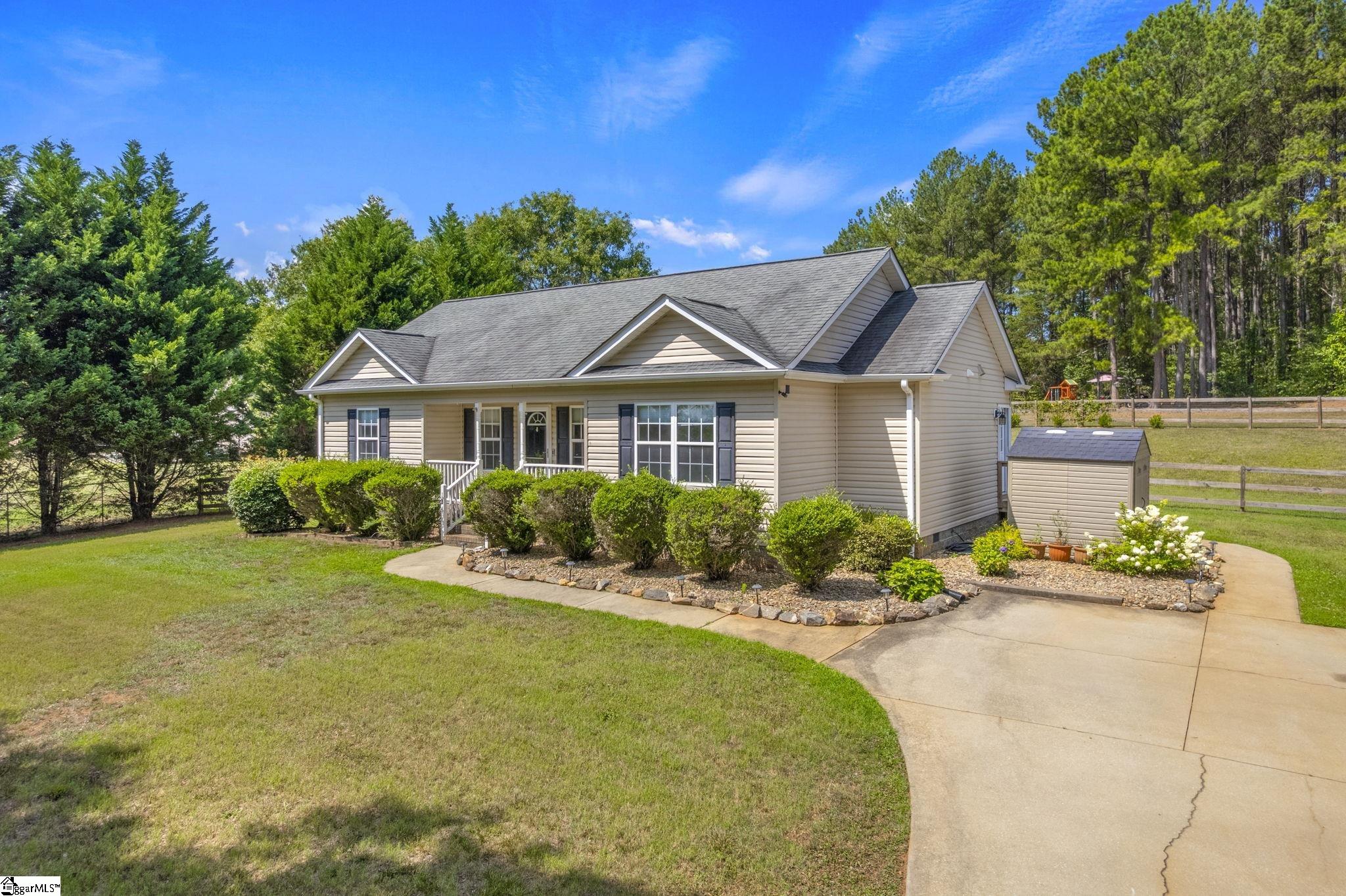 124 E King Road Greer, SC 29651