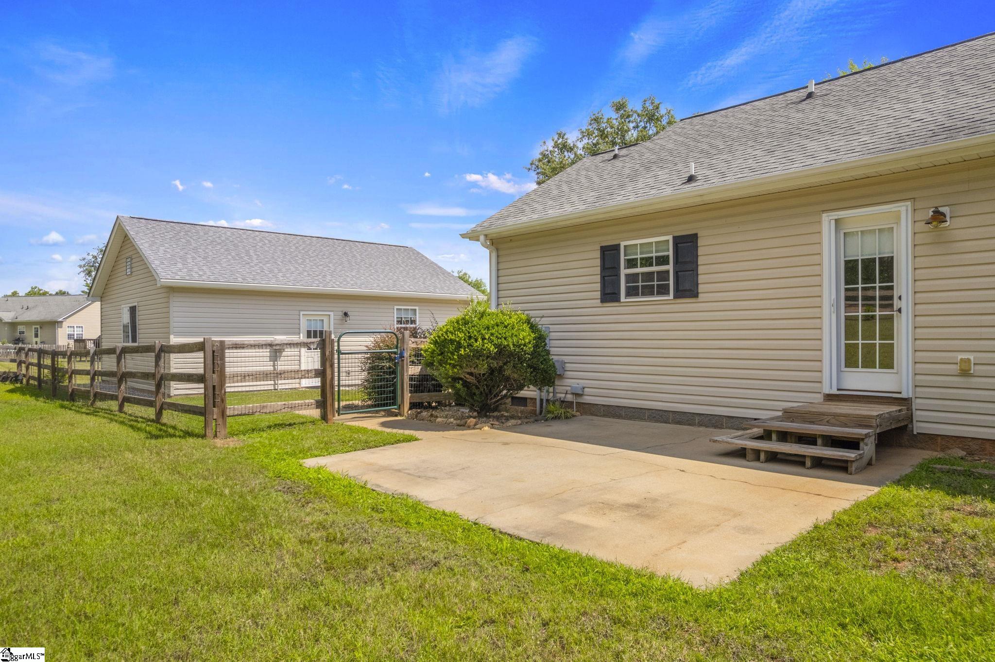124 E King Road Greer, SC 29651