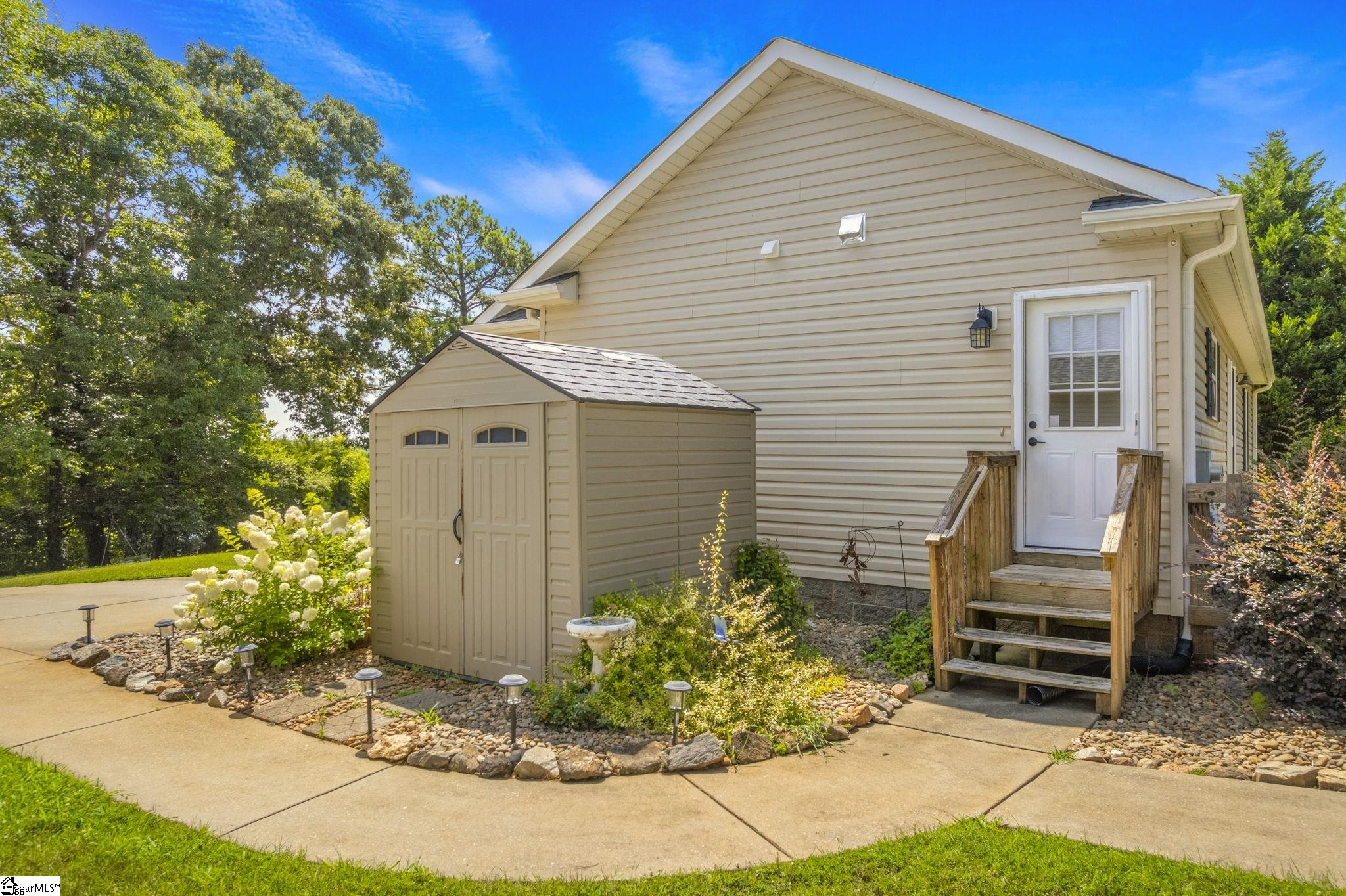 124 E King Road Greer, SC 29651
