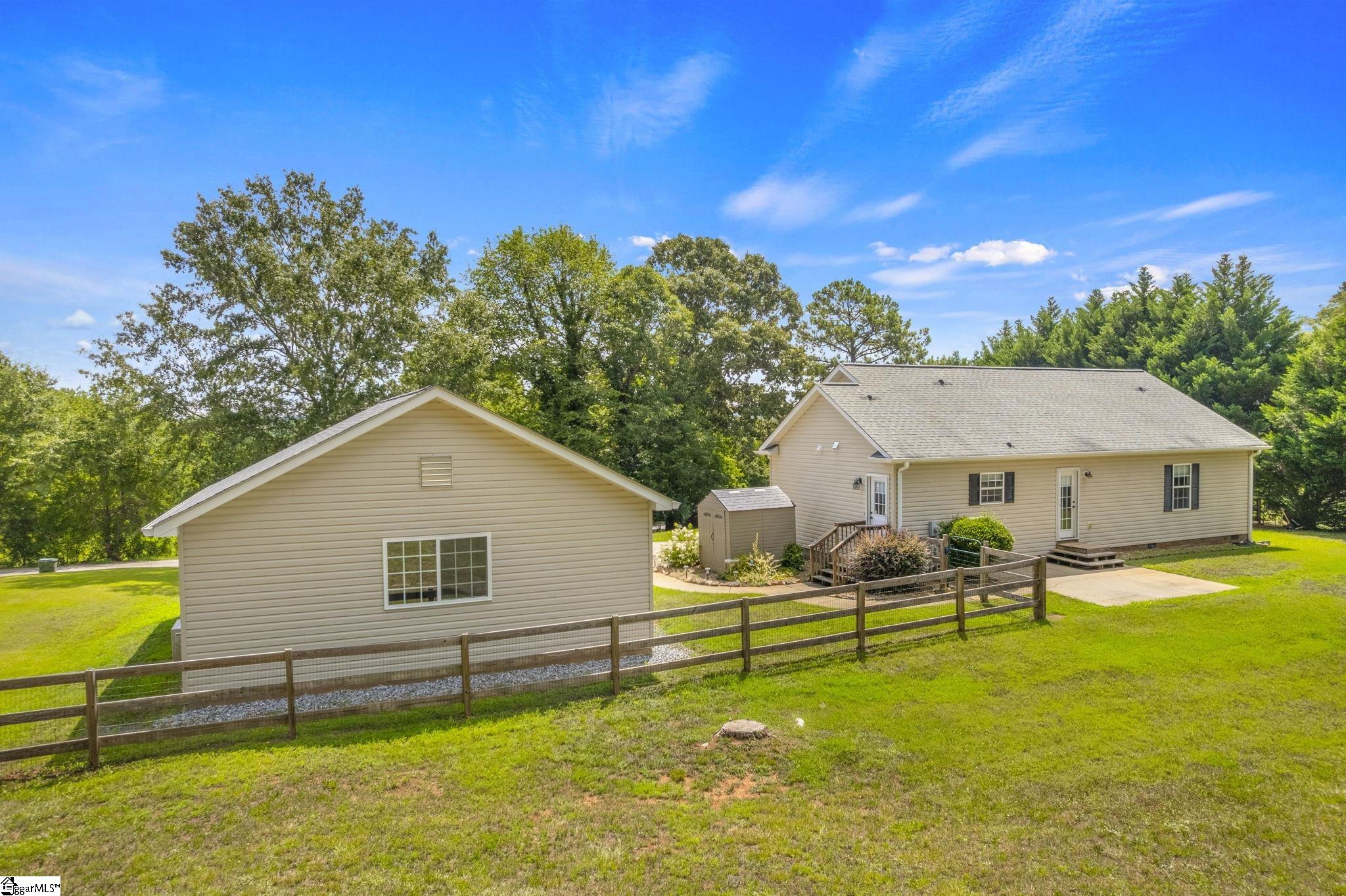 124 E King Road Greer, SC 29651