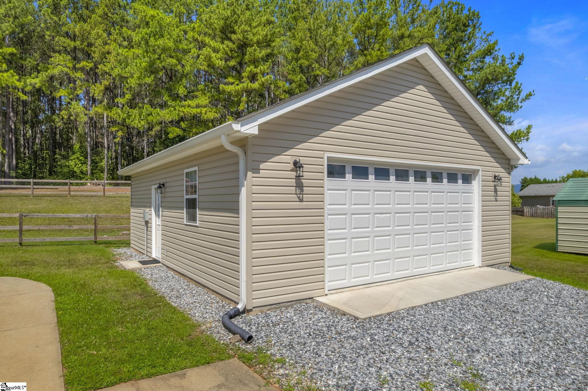 124 E King Road Greer, SC 29651