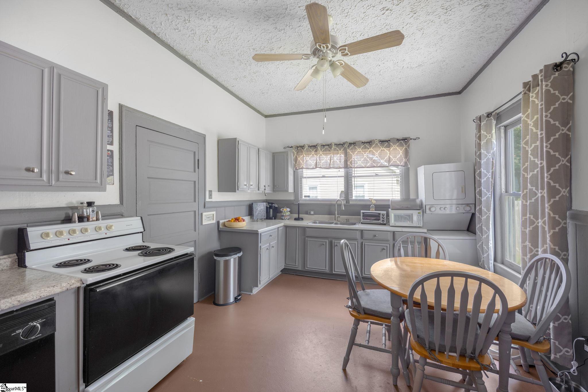 38 S 6th Street Greenville, SC 29611