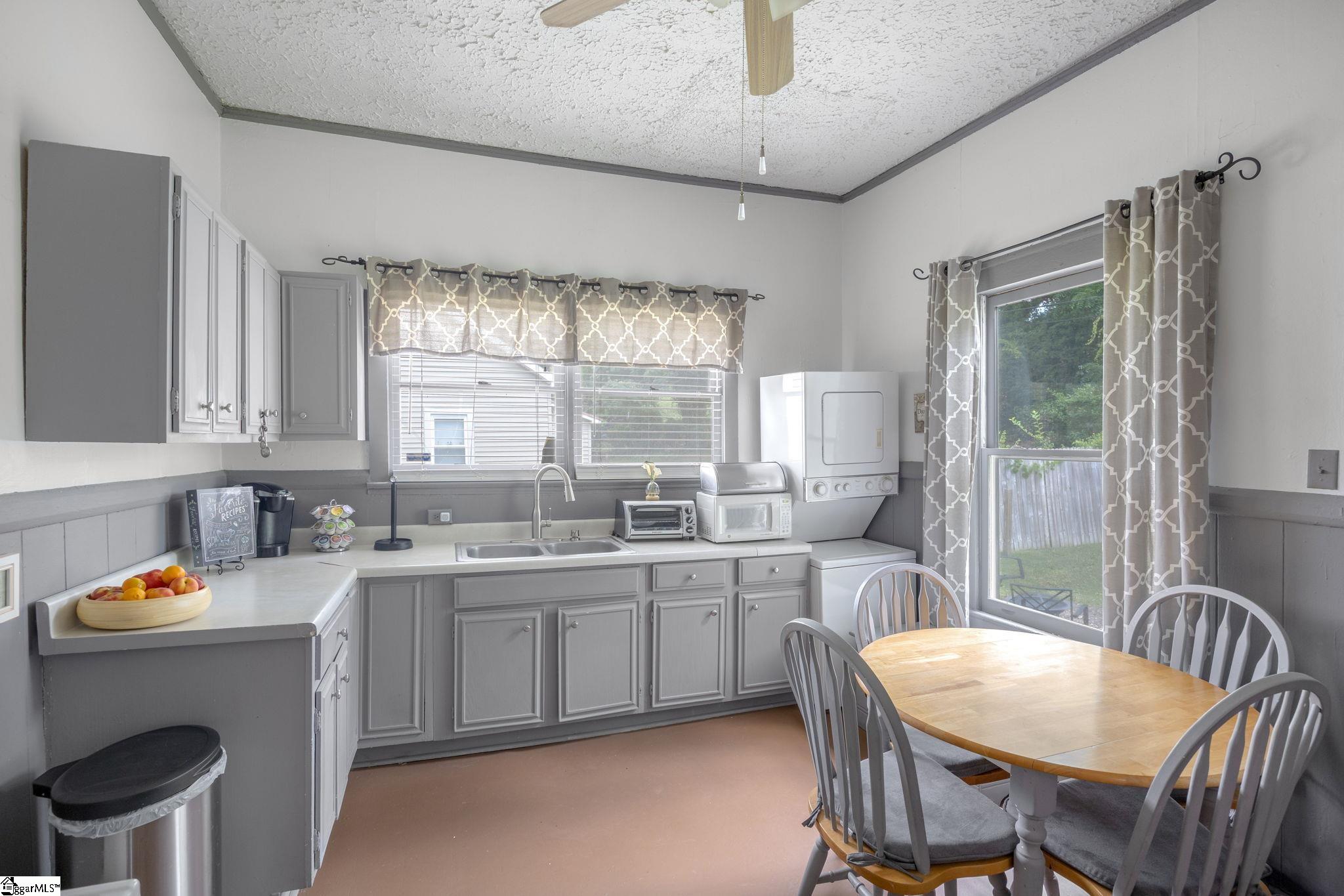 38 S 6th Street Greenville, SC 29611
