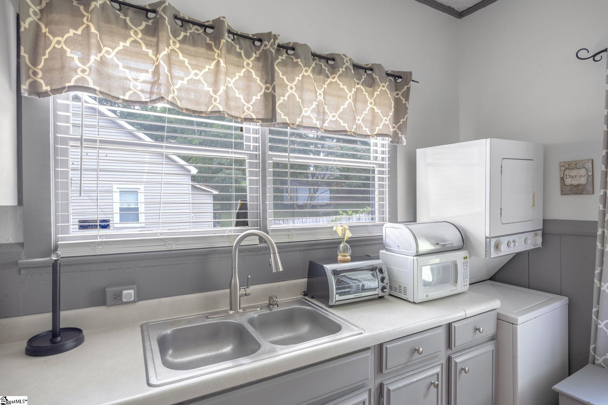 38 S 6th Street Greenville, SC 29611