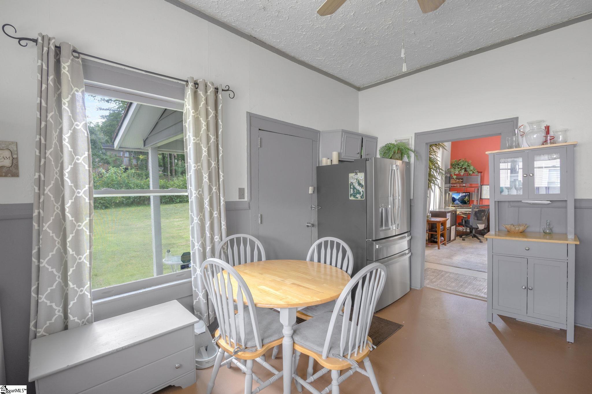 38 S 6th Street Greenville, SC 29611