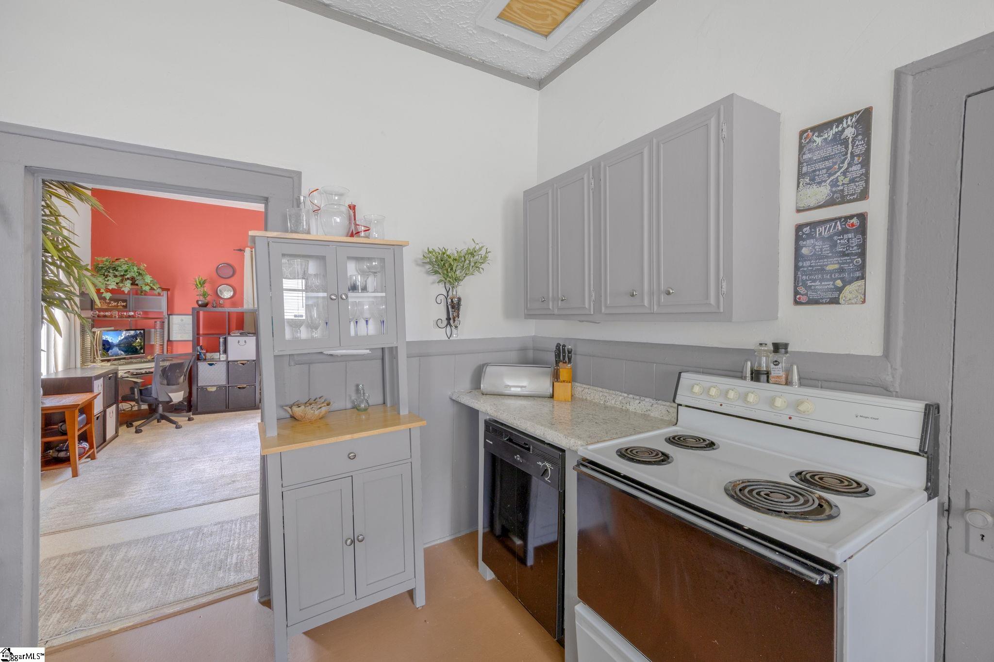 38 S 6th Street Greenville, SC 29611