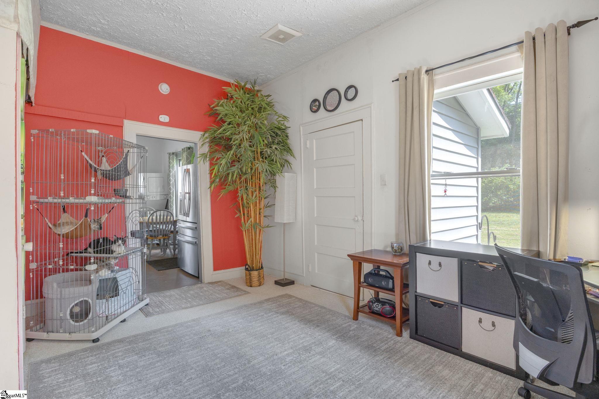 38 S 6th Street Greenville, SC 29611