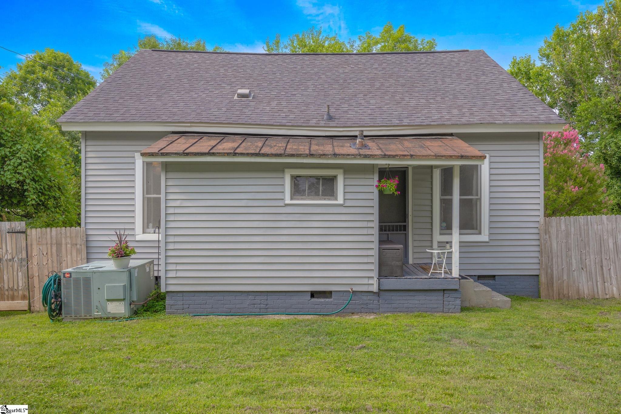38 S 6th Street Greenville, SC 29611