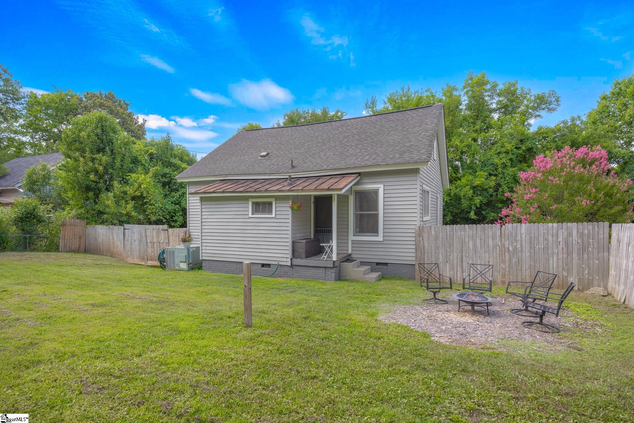 38 S 6th Street Greenville, SC 29611