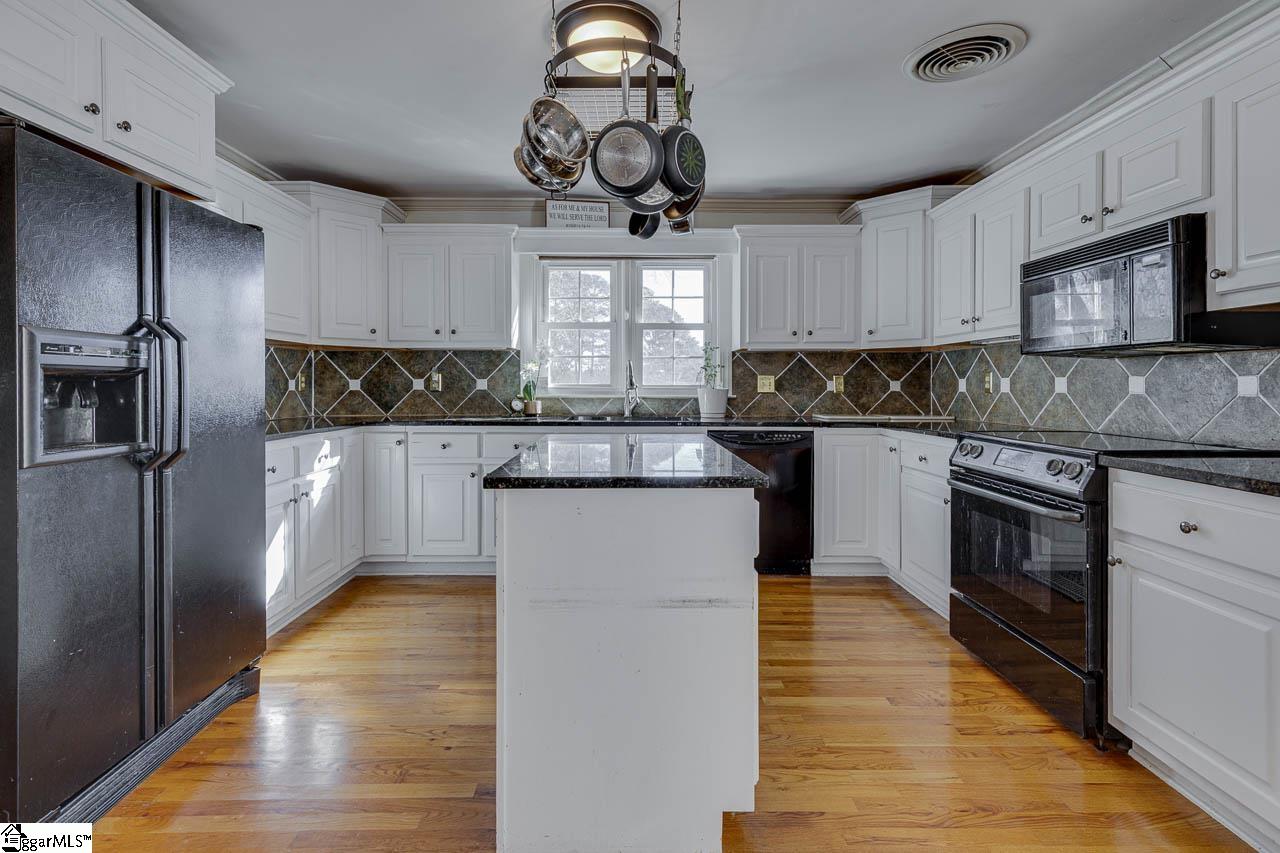 136 Club Drive Simpsonville, SC 29681