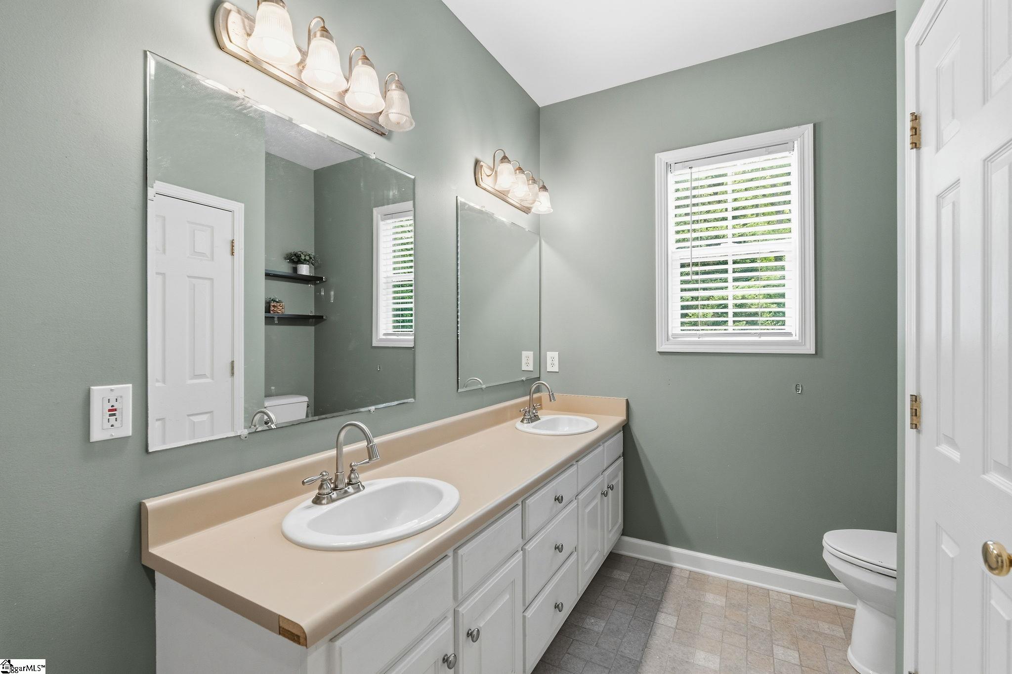 106 Cardinal Court Simpsonville, SC 29681