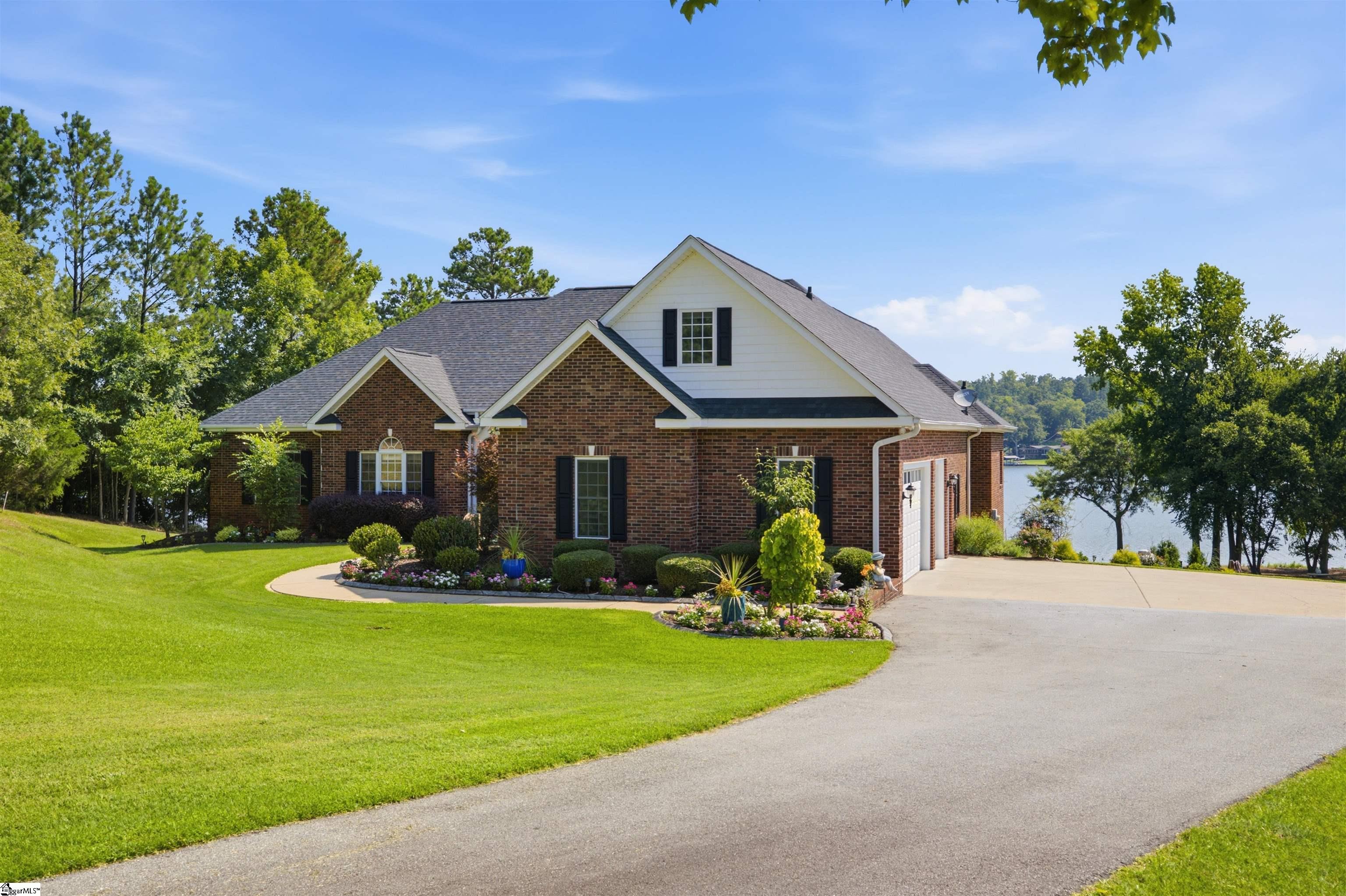 105 Coogan Bluff Hodges, SC 29653