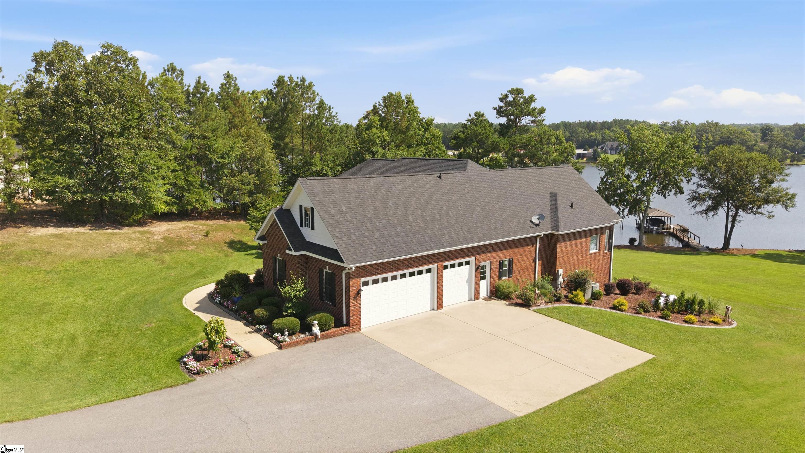 105 Coogan Bluff Hodges, SC 29653