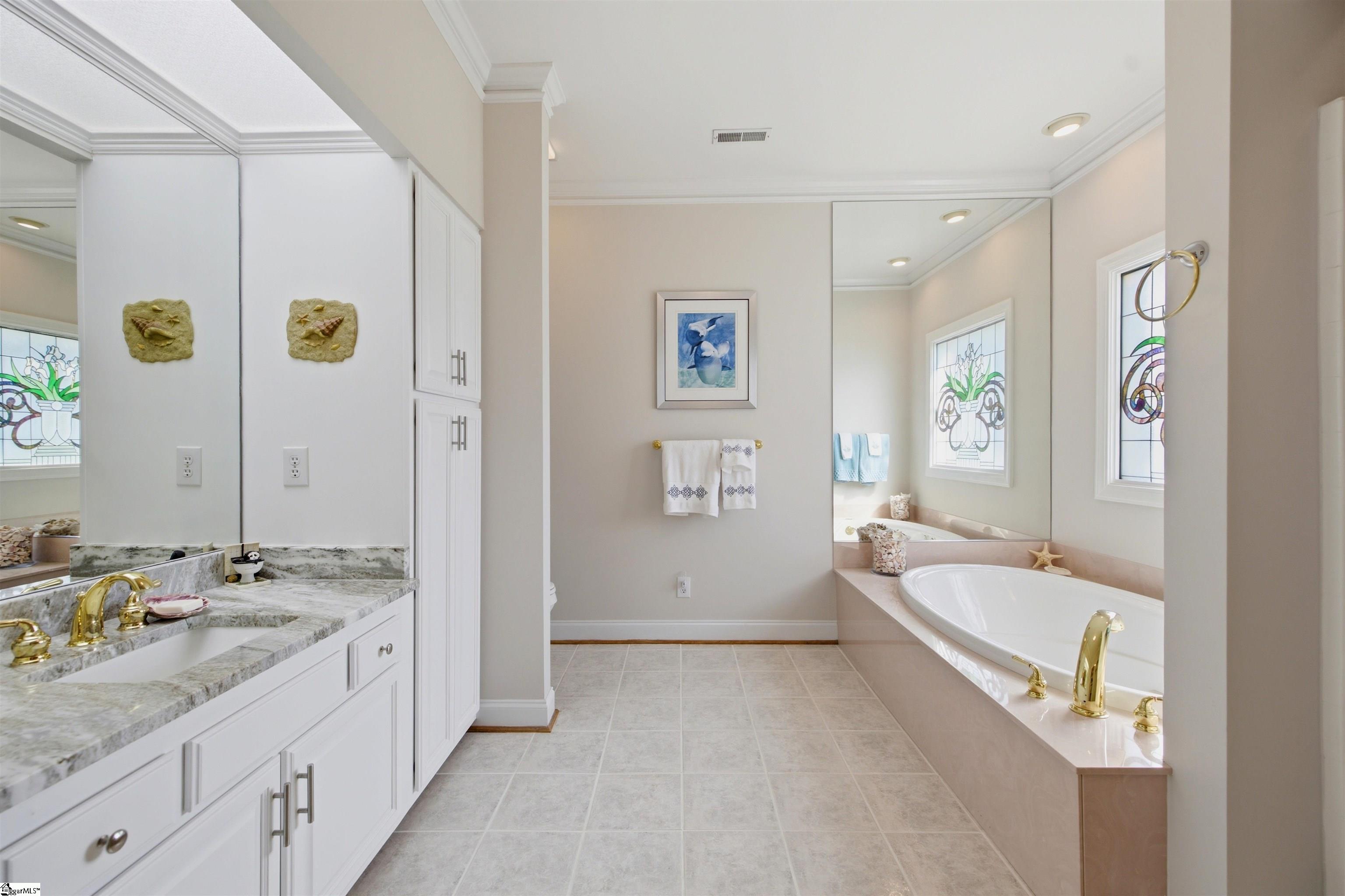 105 Coogan Bluff Hodges, SC 29653