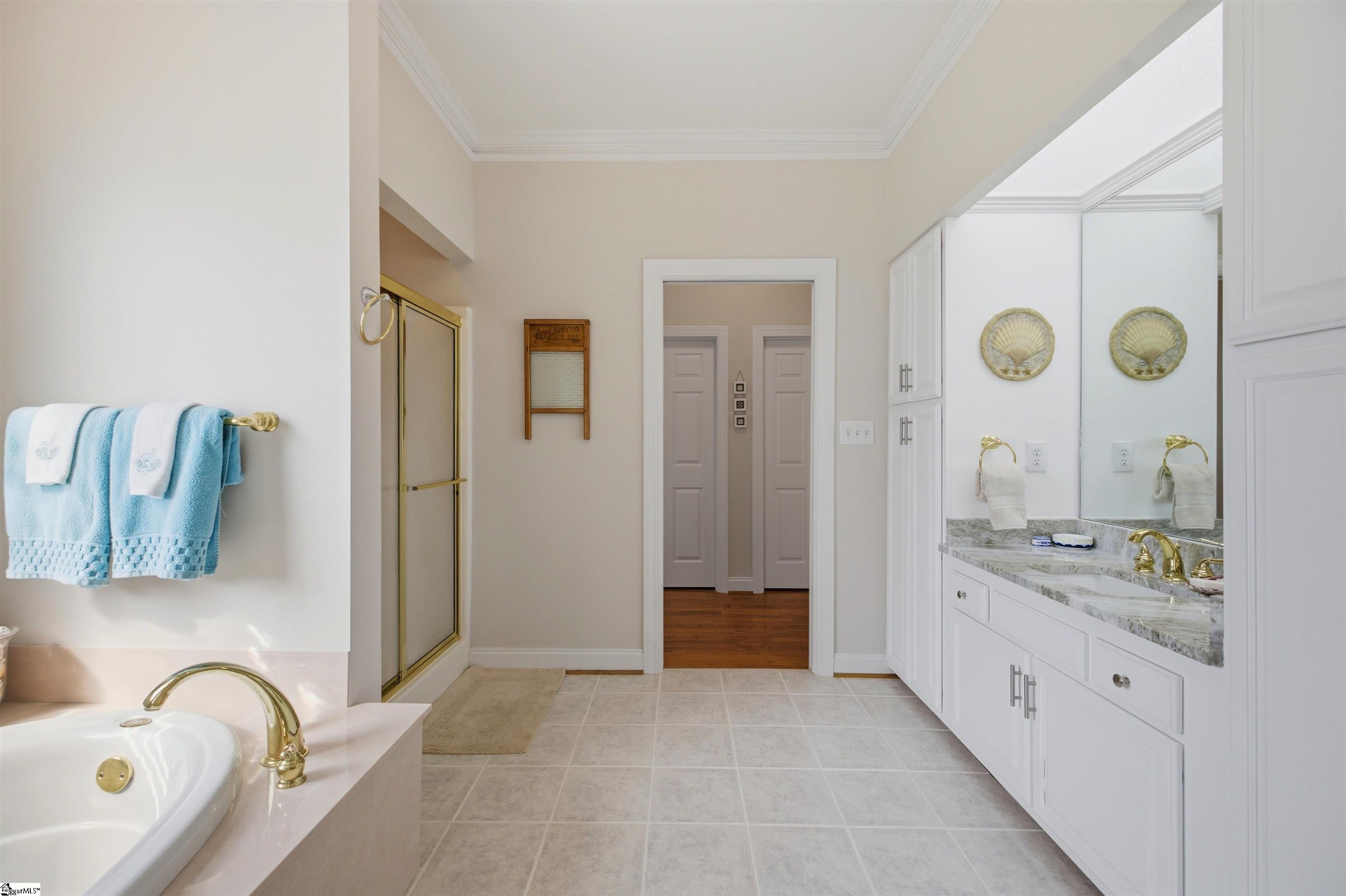 105 Coogan Bluff Hodges, SC 29653