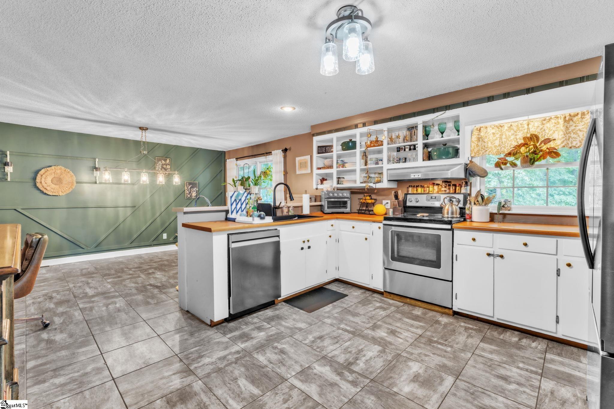 204 Collinwood Lane Taylors, SC 29687