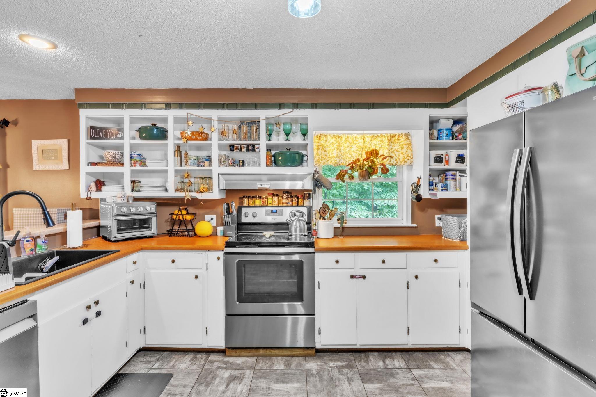 204 Collinwood Lane Taylors, SC 29687
