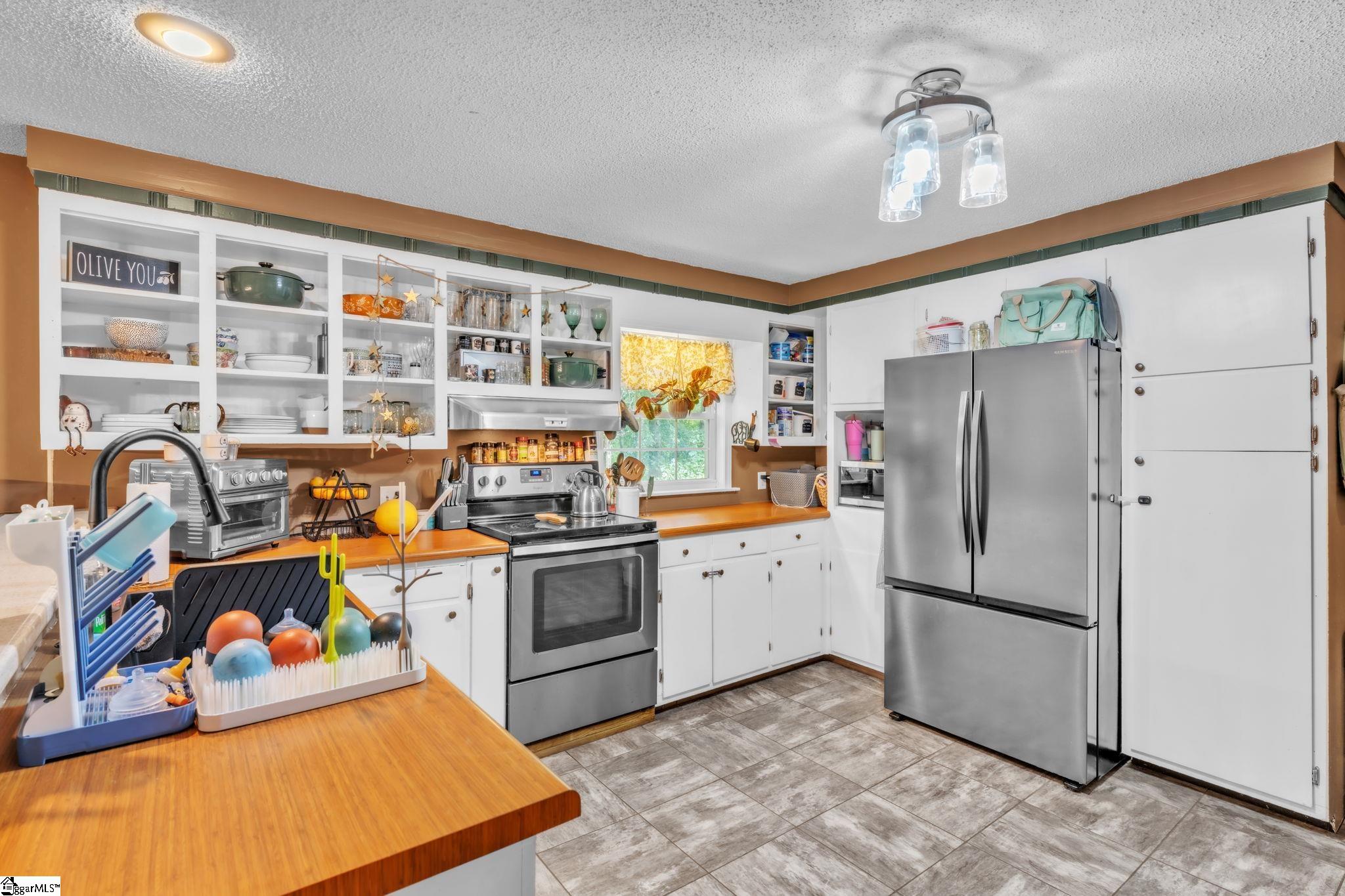 204 Collinwood Lane Taylors, SC 29687