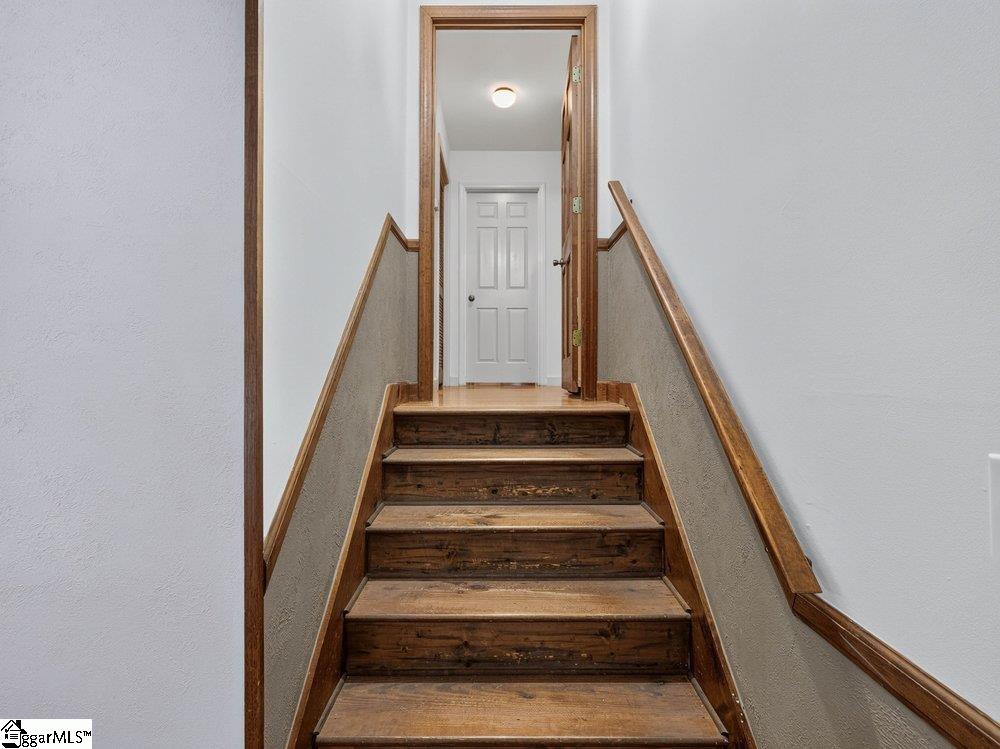219 Oakwood Court Greenville, SC 29607