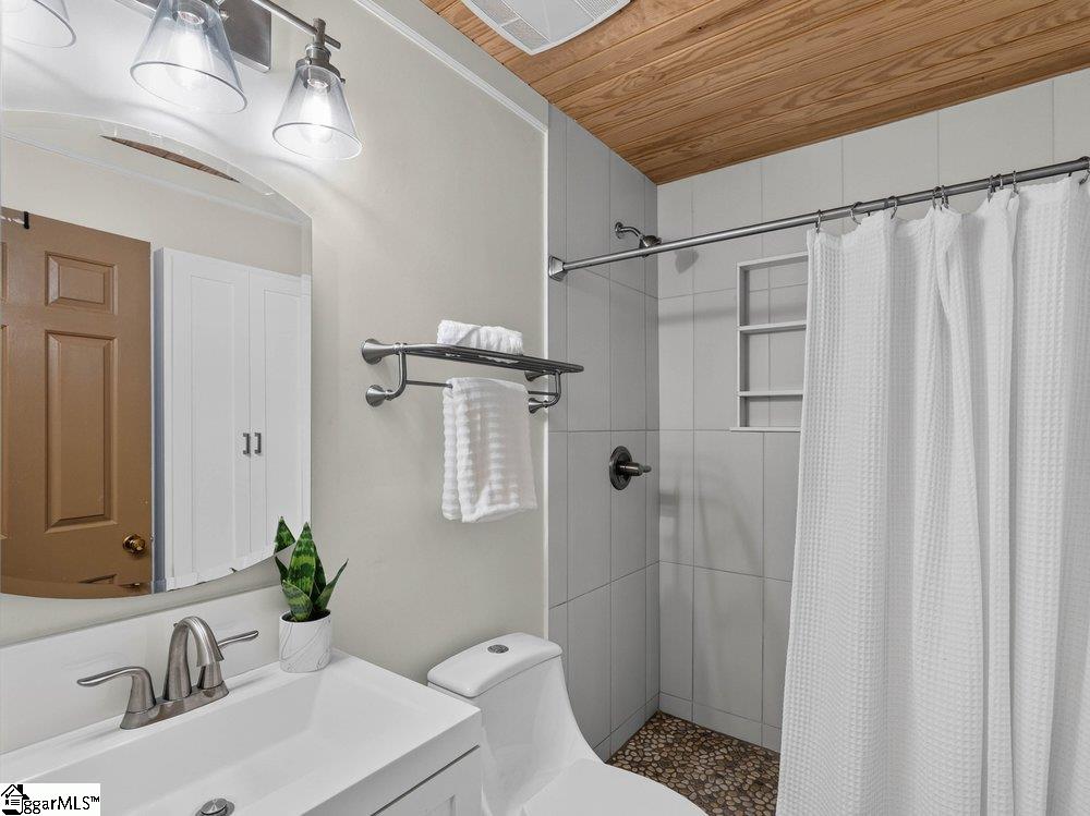 219 Oakwood Court Greenville, SC 29607