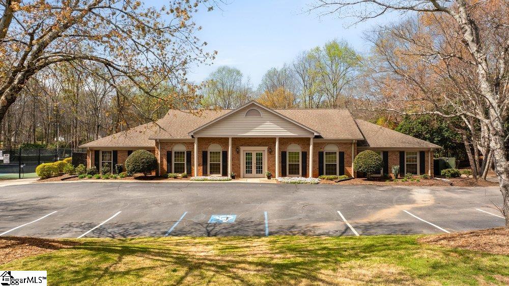 219 Oakwood Court Greenville, SC 29607