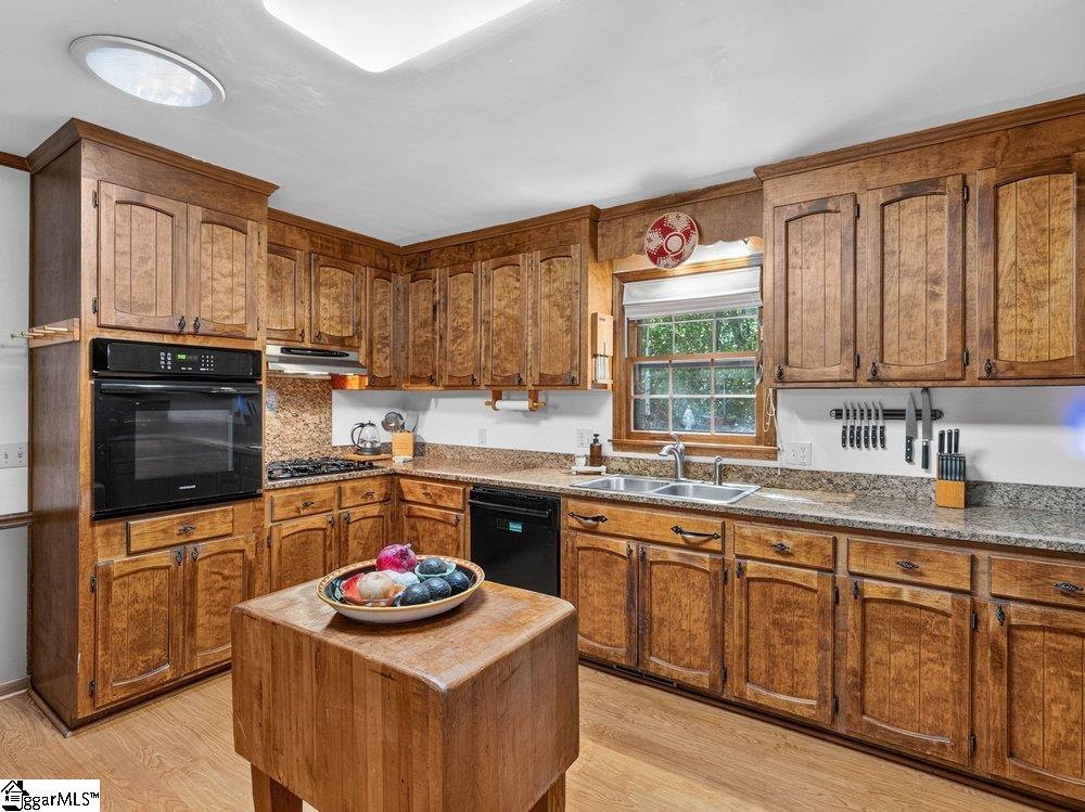 219 Oakwood Court Greenville, SC 29607