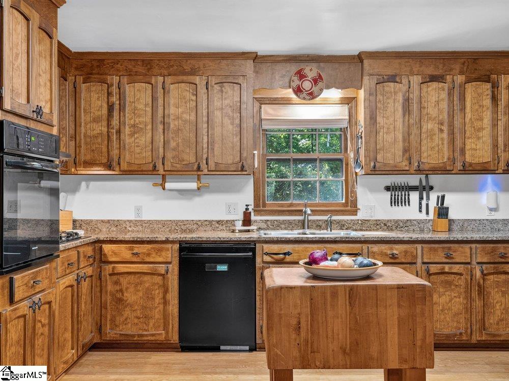 219 Oakwood Court Greenville, SC 29607