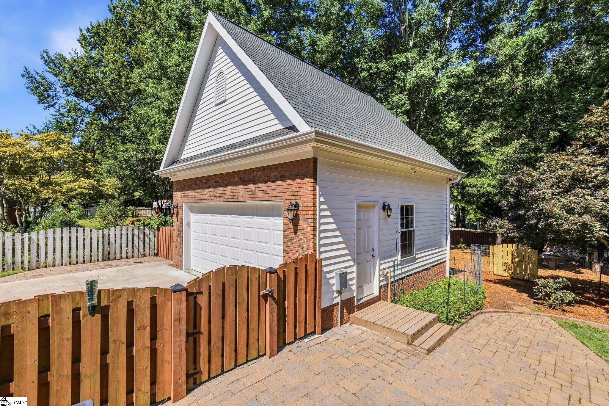 105 Holly Crest Circle Simpsonville, SC 29681