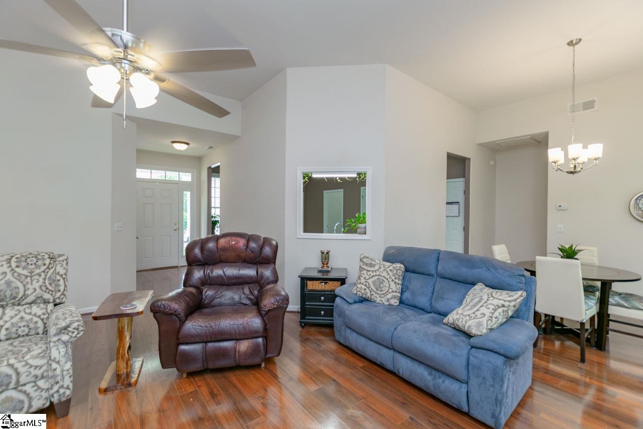 131 Lauren Wood Circle Taylors, SC 29687