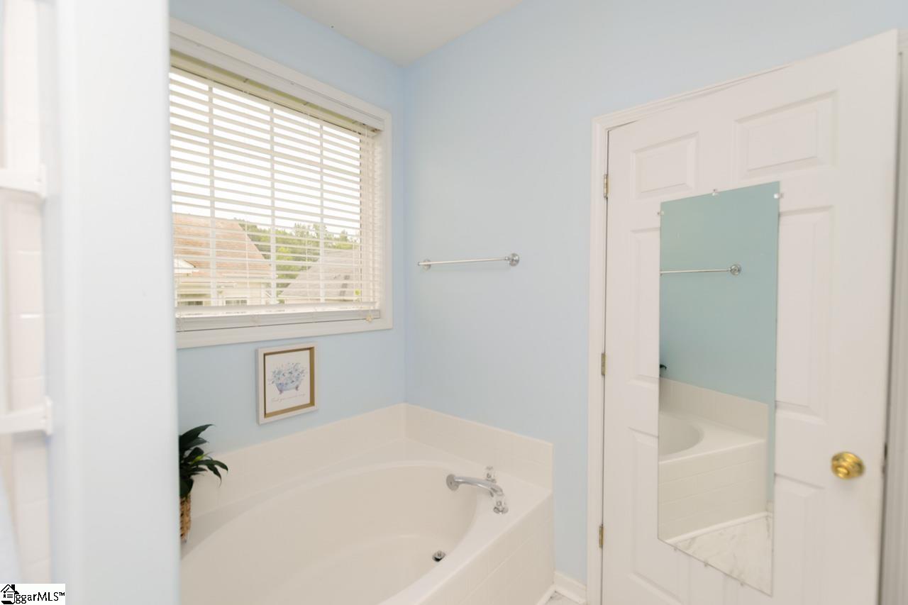 131 Lauren Wood Circle Taylors, SC 29687