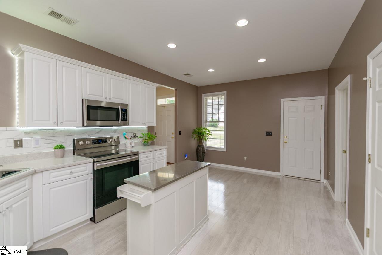 131 Lauren Wood Circle Taylors, SC 29687