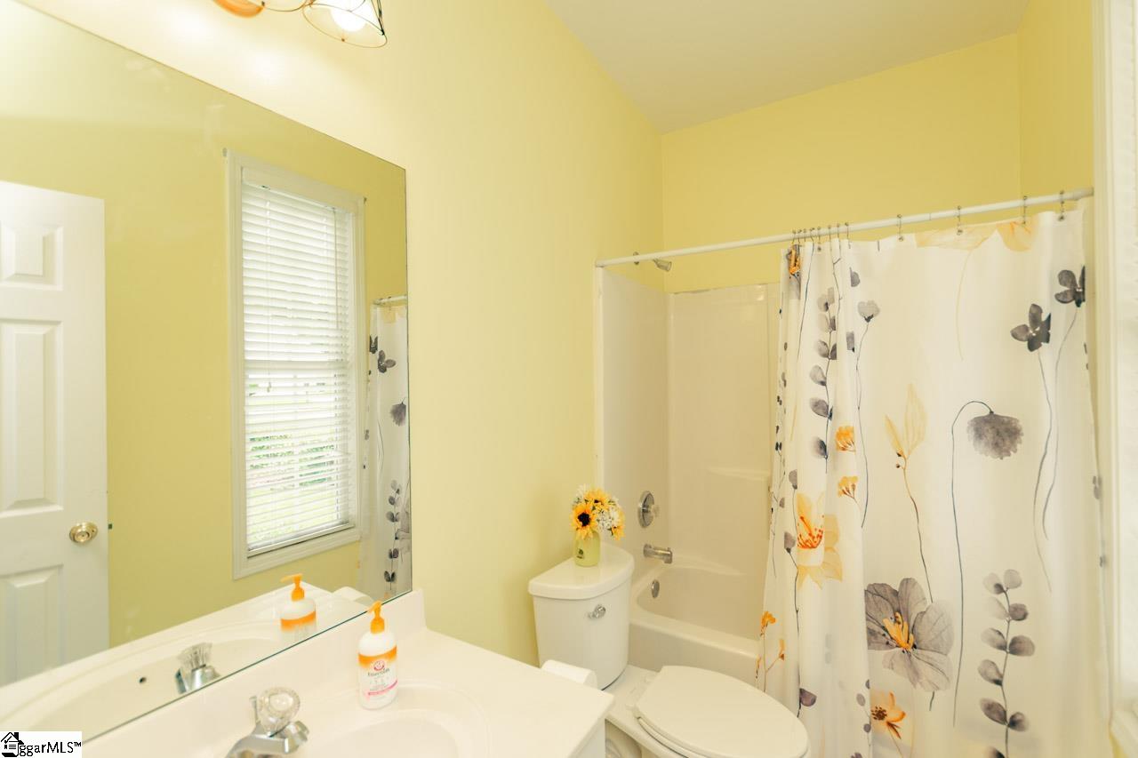 131 Lauren Wood Circle Taylors, SC 29687