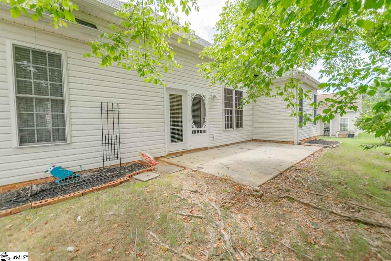 131 Lauren Wood Circle Taylors, SC 29687