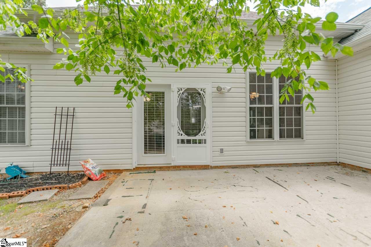 131 Lauren Wood Circle Taylors, SC 29687